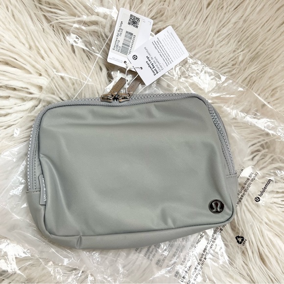 NWT Lululemon Belt Bag Large 2L - Silver - Picture 5 of 8